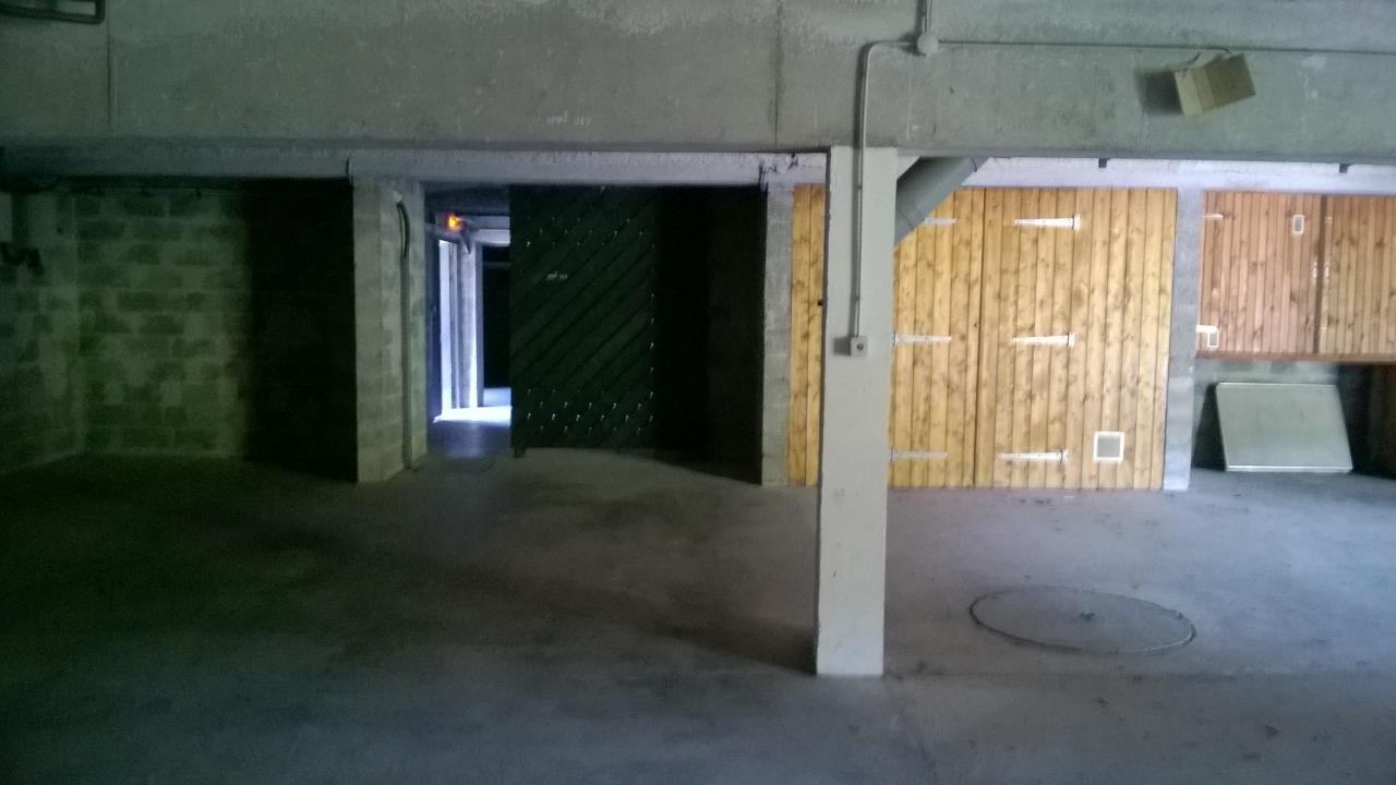 Emplacement parking intérieur