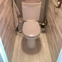 WC avec lave-mains sur réservoir